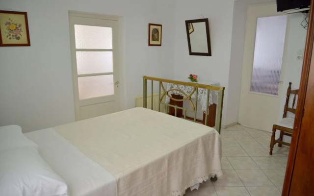Irinis House