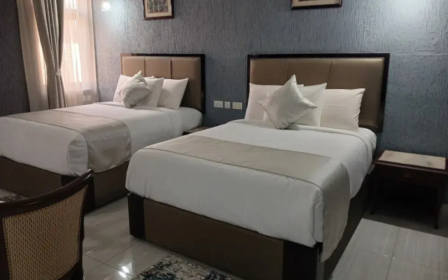 Relax Court Hotel