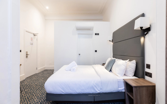The J Hyde Park Hotel
