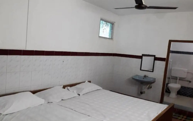 Parisha Residency - Temple Side Hotel