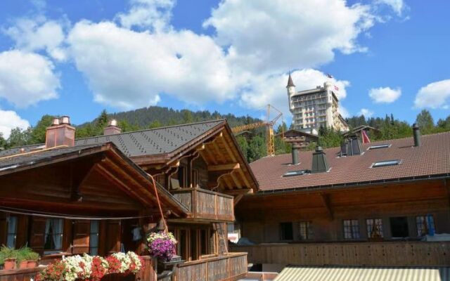 Отель Le Vieux Chalet - One Bedroom вид на фасад