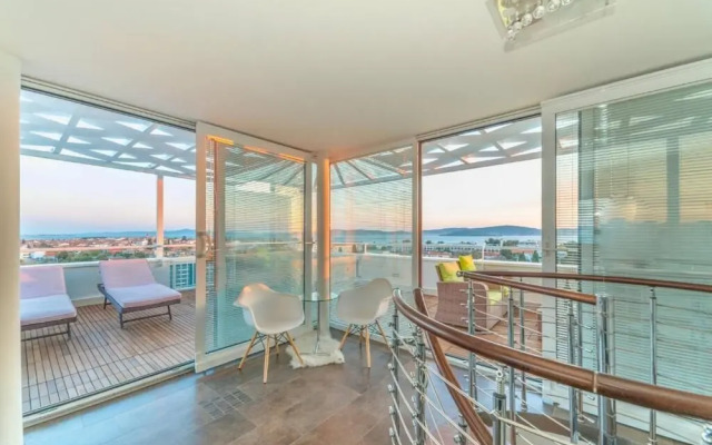 Sunset Penthouse Apartment with Hot Tub