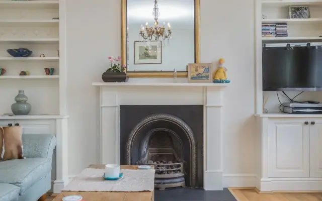 Vintage Regents Park Apartment