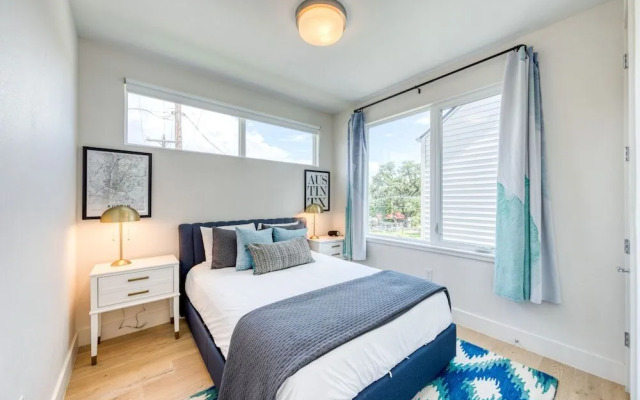 2 Homes in 1! Centrally Located Near Soco