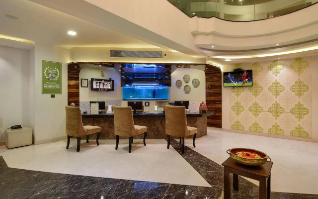 Akshaya Aura
