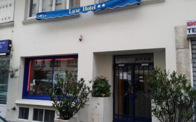 Lux Hotel вид на фасад