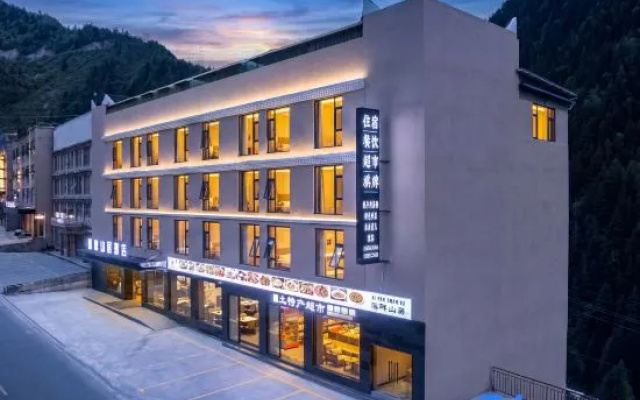 Mount Siguniang · Riverside Mountain Residence Hotel (Changping Valley Scenic Area)