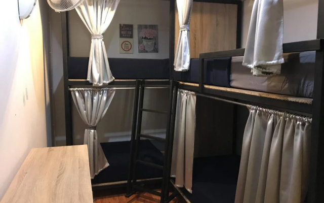 MeU2 And iSmile Hostel