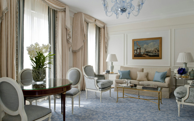 Отель Four Seasons George V