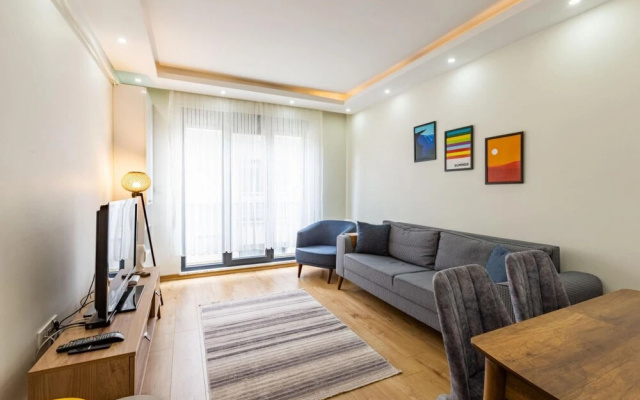 Modern Flat Near Public Transportation in Maltepe