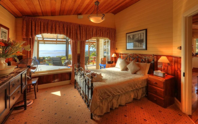 Island View Spa Cottage