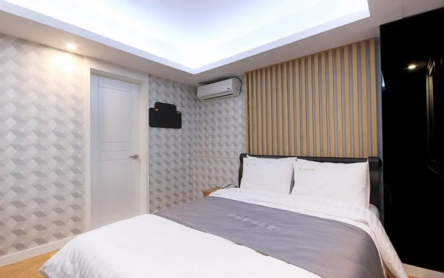 Iksan Hotel Banditburi