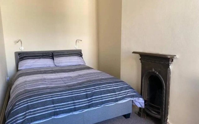 Lovely 3 bedroom house with garden and parking