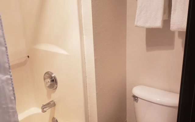 Allington Inn & Suites South Fork