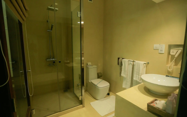 Курортный отель Pandanus Beach Resort & Spa