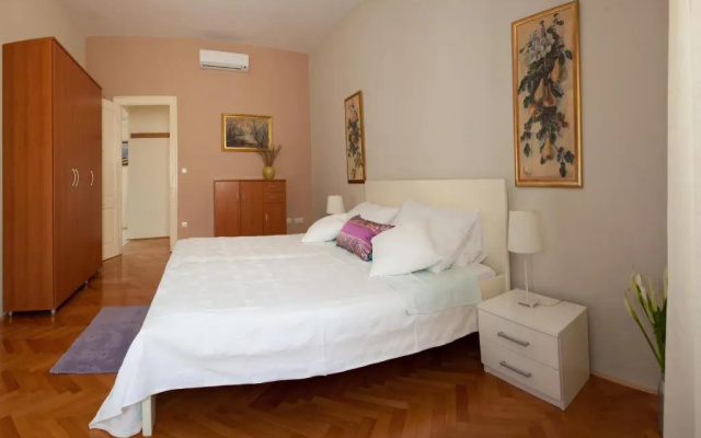 Gianina Apartment