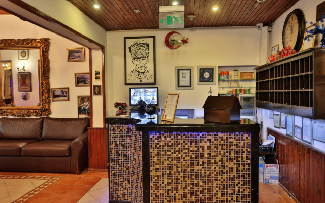 Gallion Hotel