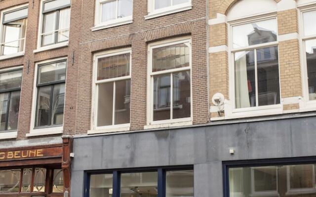 Отель Kuwadro B&B Amsterdam Jordaan вид на фасад
