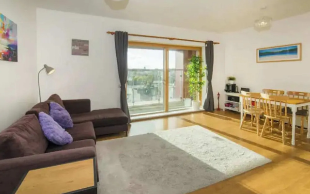 Bright 2BD Flat With Private Balcony - Dublin