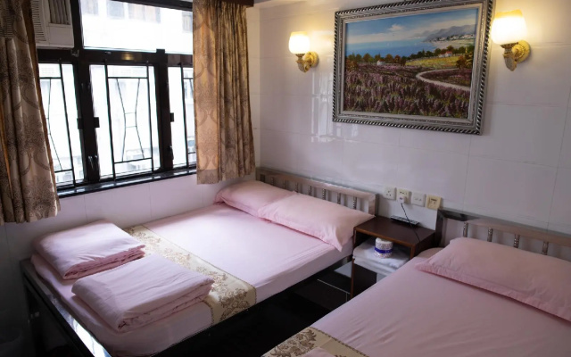 Lucky Hotel - Carlton Group of Hostels