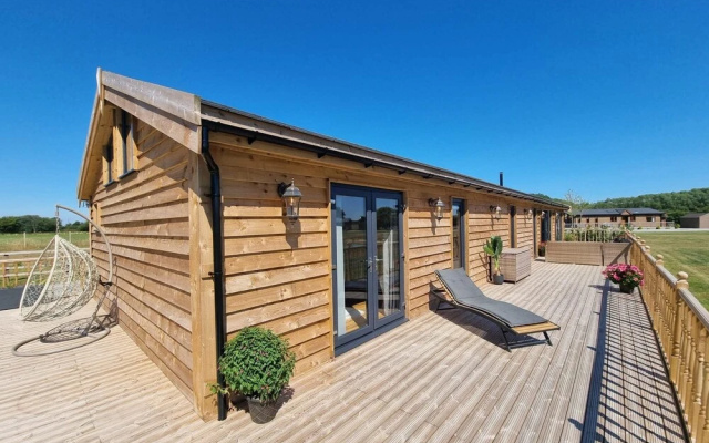 4bed Lodge Sleeps8-pet Friendly-hot Tub-log Burner