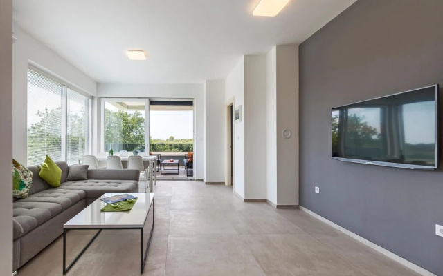 Amazing Apartment in Stinjan With 2 Bedrooms and Wifi