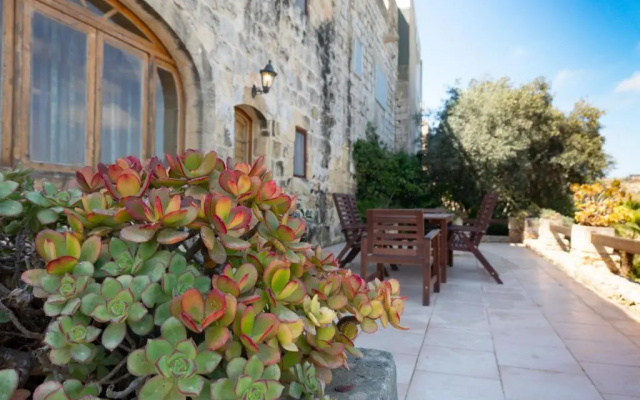 Villeleynah Amazing Gozitan Villa + Pool