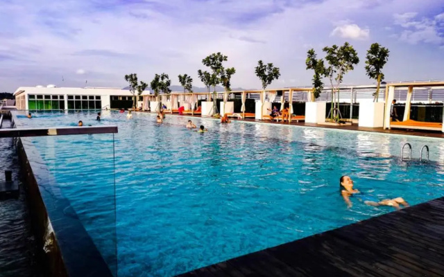 FLYPOD - Blue Sky Apartment 5-6pax ,Sutera Avenue