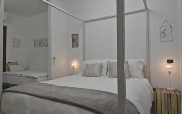 Vatican Luxury 2bd 2ba Apartment