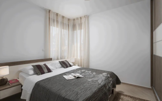 Malibu Grand Royale – Luxury Group Villa