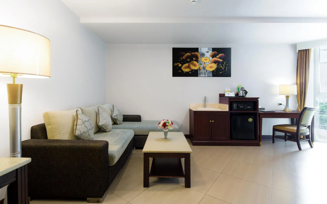 Aiyara Grand Hotel