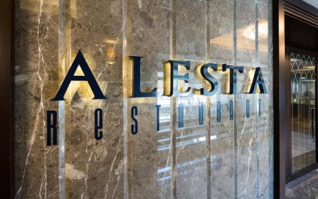 Отель Titanic Business Golden Horn вид на фасад