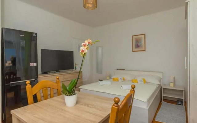 Studio Apartment Iva