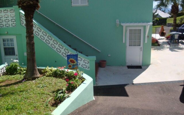 6 Cloverdale Close in Devonshire, Bermuda from 666$, photos, reviews - zenhotels.com hotel front