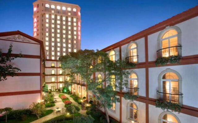 Beijing Dongfang Hotel вид на фасад