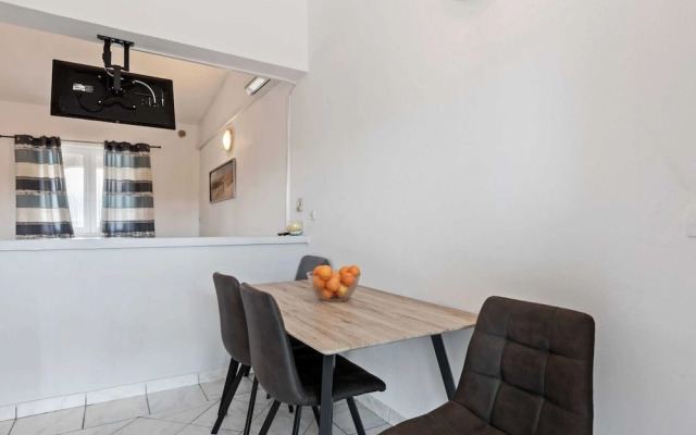 Modern Apartment in Vir With Balcony