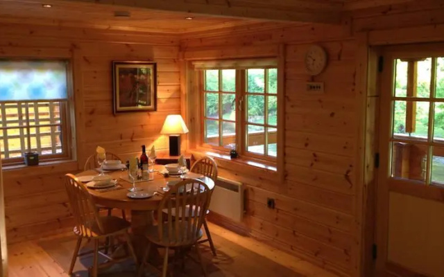 Coed-Y-Glyn Log Cabins