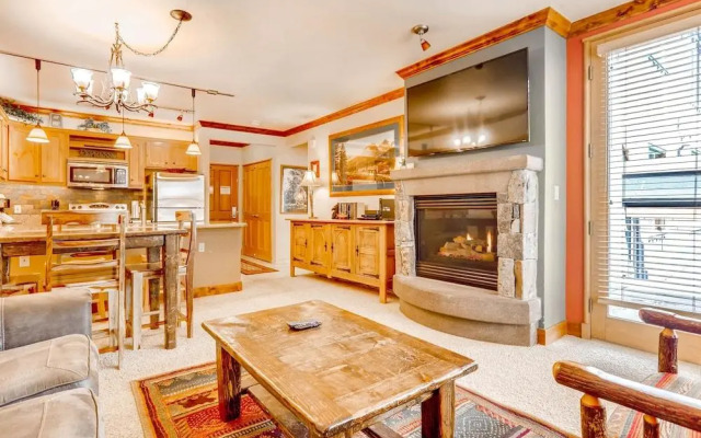 Updated 1br Premier  At Black Bear Lodge- Kids Ski Free 1 Bedroom Condo by RedAwning