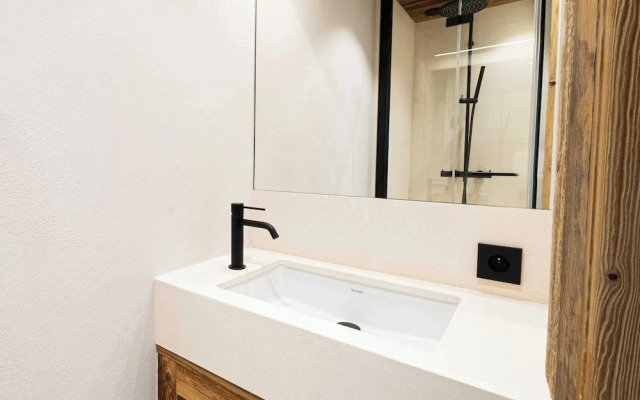 Superb Chalet Isatis, Renovated in Megeve