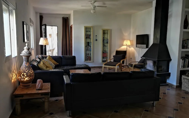 Beautiful 13 bed Villa, Private Pool, Large Garden