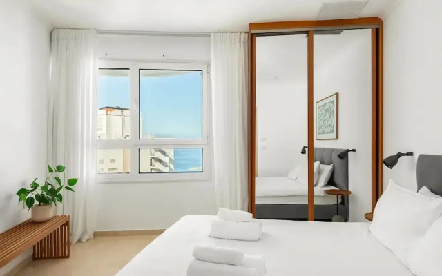 Full Sea View on The Beach With Balcony