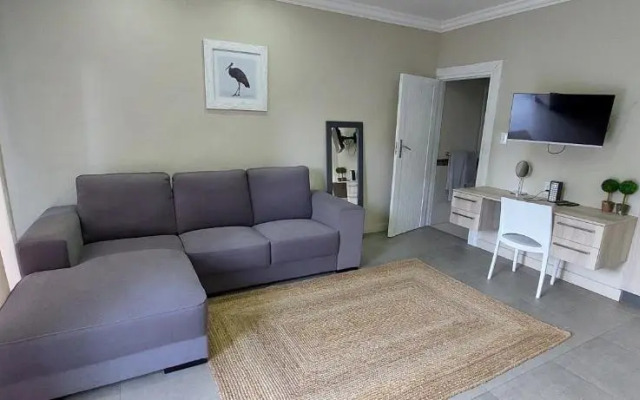 Studio 5 Churchill Lane Apartment
