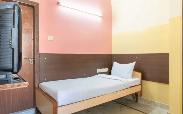 SPOT ON 43035 Udupi Sindhuri Inn