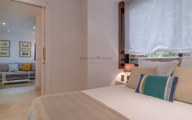 3 Bedrooms Chamberi