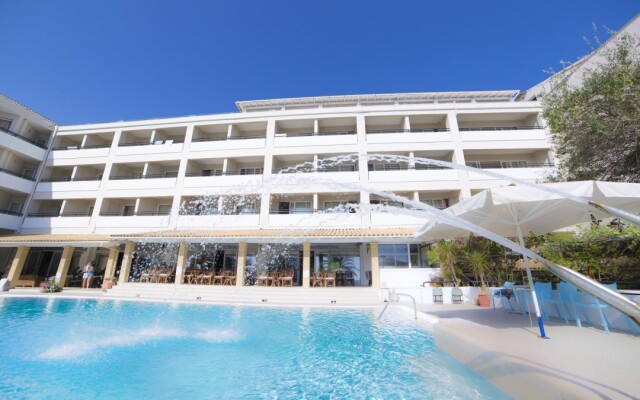 Elea Beach Hotel бассейн