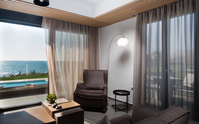 Mirazur Seafront Sunset Villa