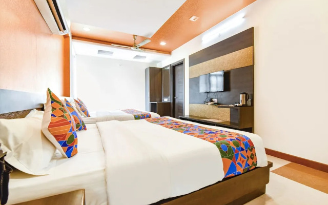 Fabhotel Sanjay Palace