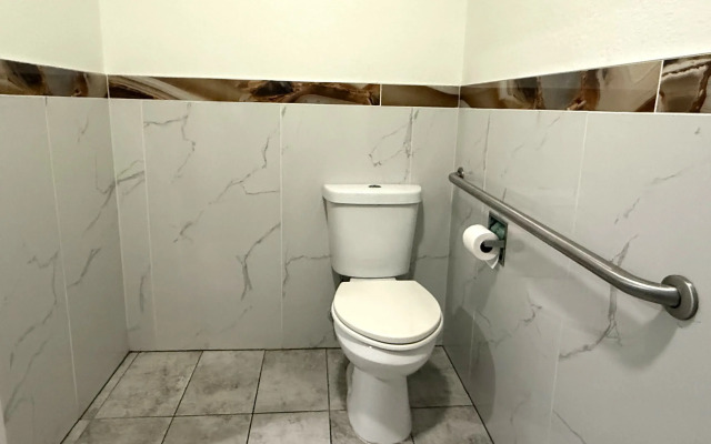 Hotel O Regency Suites Houston - IAH Beltway 8