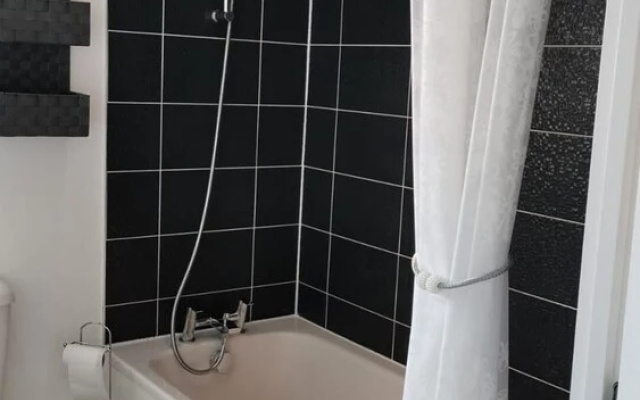Olive and Carol's Beautiful 3-bed House in Walsall