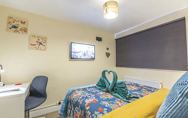 Greyhound Road Rooms